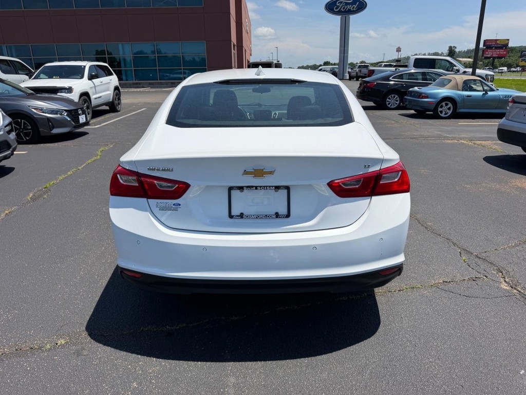 Chevrolet Malibu Vehicle Full-screen Gallery Image 04