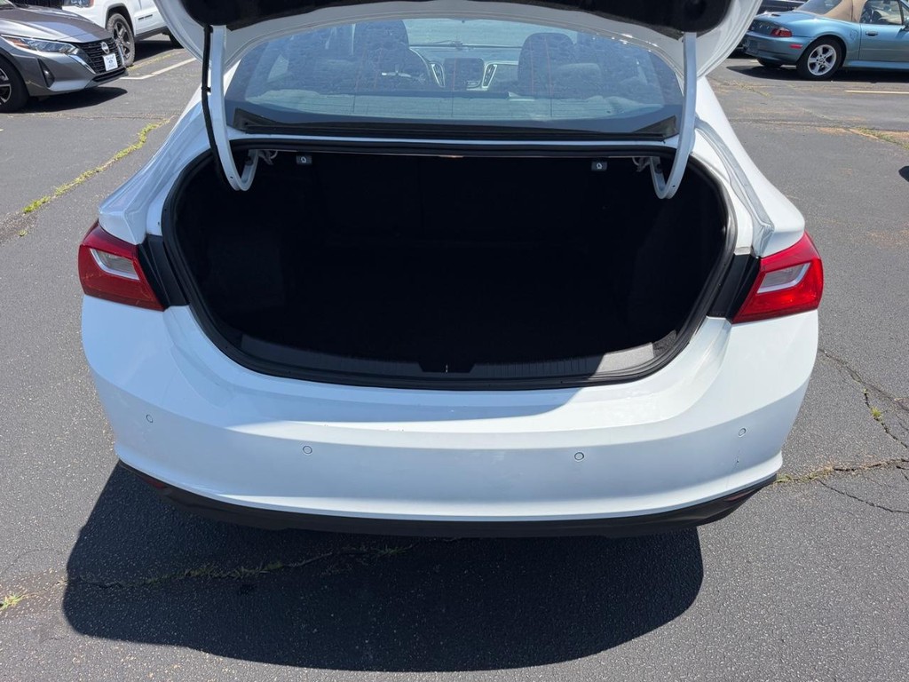 Chevrolet Malibu Vehicle Full-screen Gallery Image 05