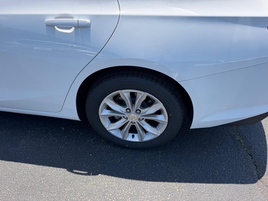 Chevrolet Malibu Vehicle Full-screen Gallery Image 06