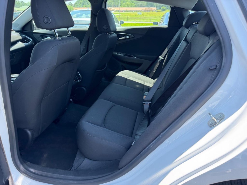 Chevrolet Malibu Vehicle Full-screen Gallery Image 09