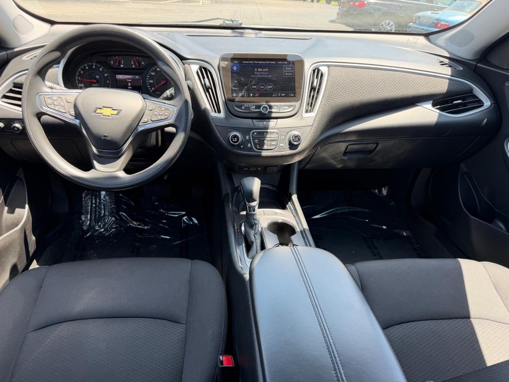 Chevrolet Malibu Vehicle Full-screen Gallery Image 10