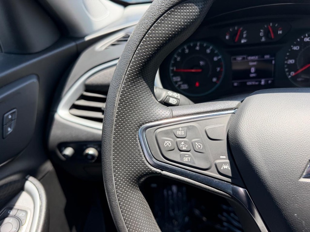 Chevrolet Malibu Vehicle Full-screen Gallery Image 12