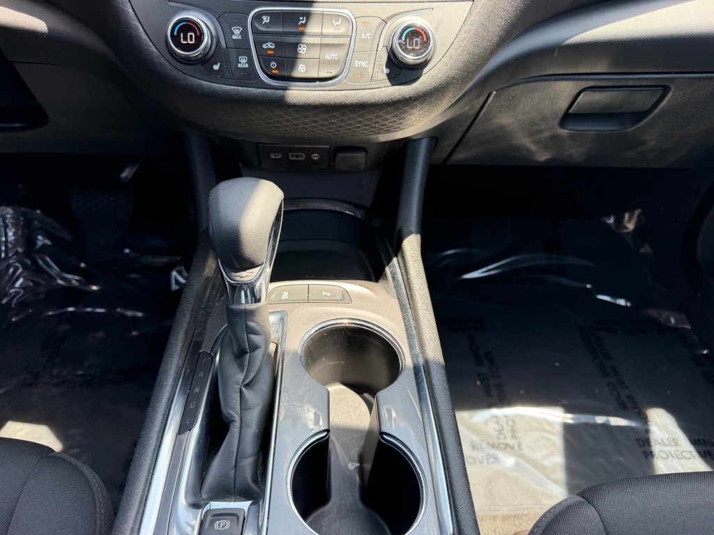 Chevrolet Malibu Vehicle Full-screen Gallery Image 16