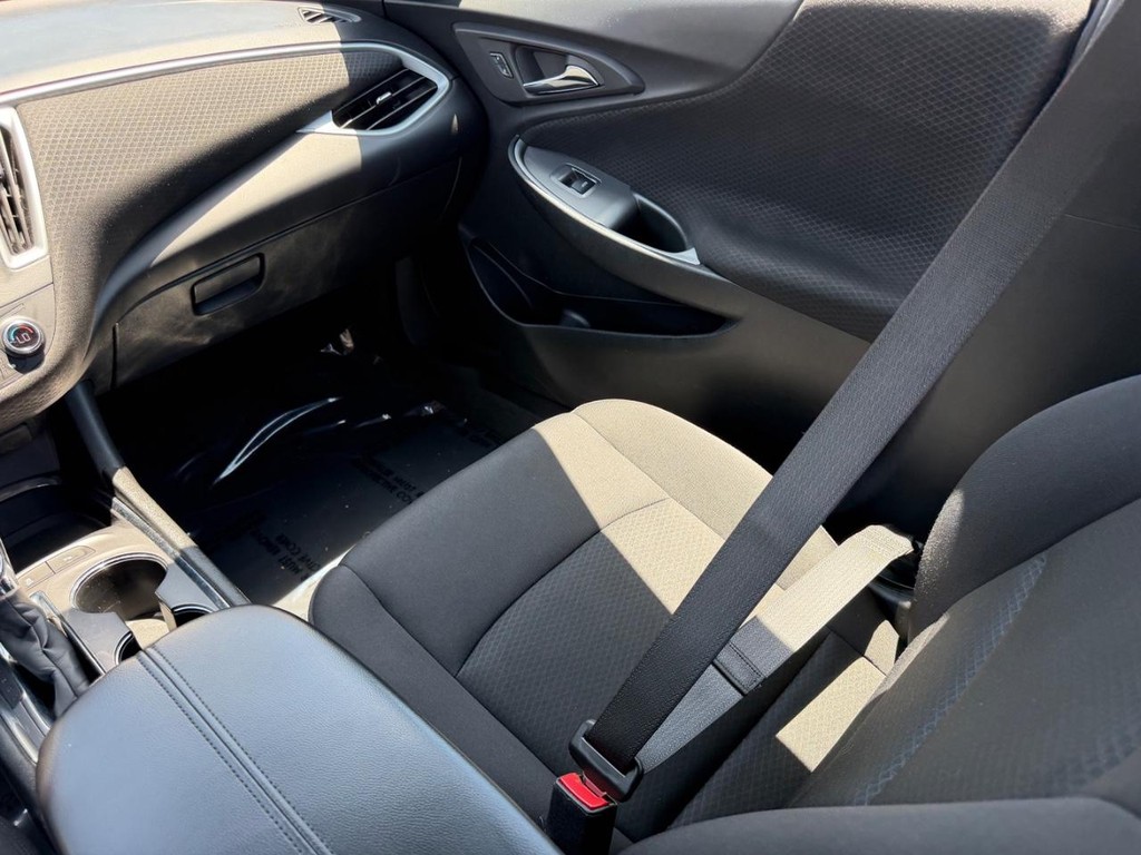 Chevrolet Malibu Vehicle Full-screen Gallery Image 17