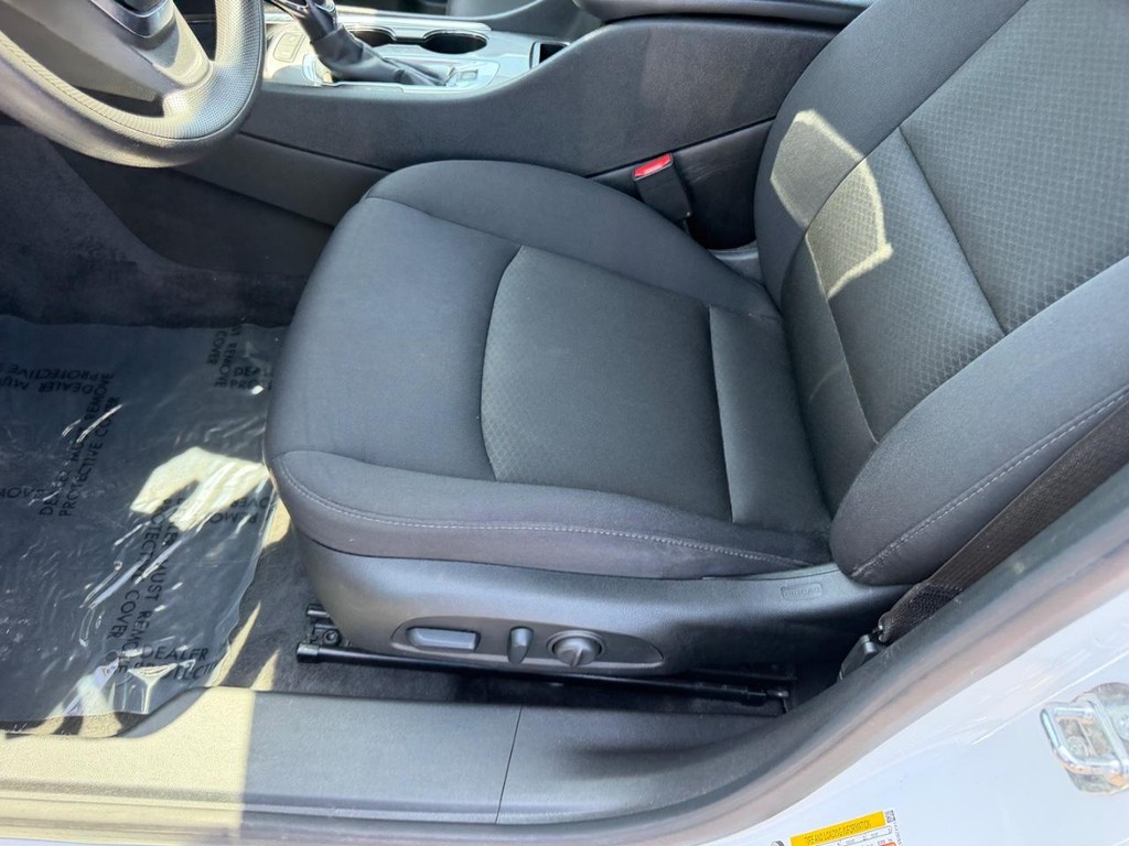 Chevrolet Malibu Vehicle Full-screen Gallery Image 19