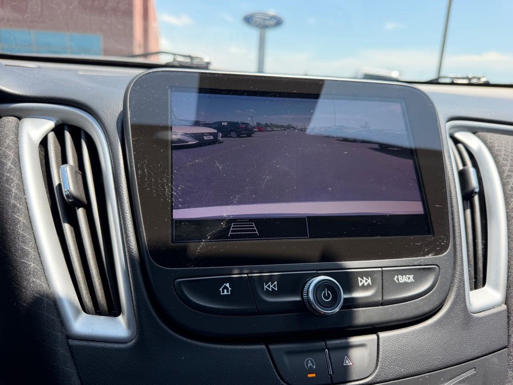 Chevrolet Malibu Vehicle Full-screen Gallery Image 21