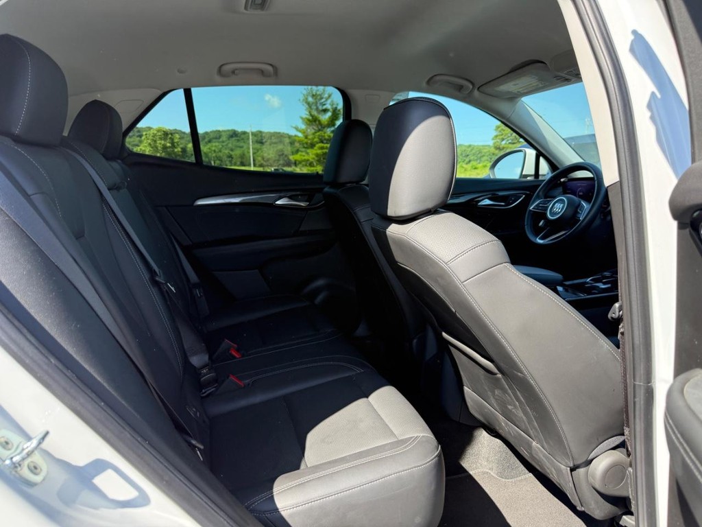 Buick Envision Vehicle Full-screen Gallery Image 10