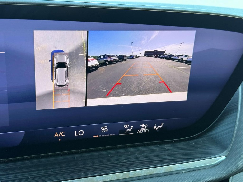 Buick Envision Vehicle Full-screen Gallery Image 17
