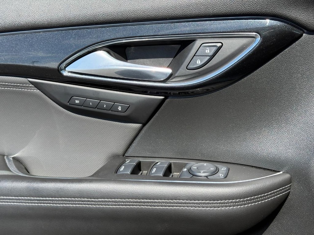 Buick Envision Vehicle Full-screen Gallery Image 22