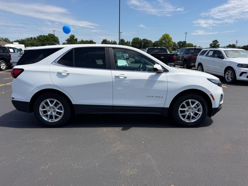 Chevrolet Equinox Vehicle Full-screen Gallery Image 02