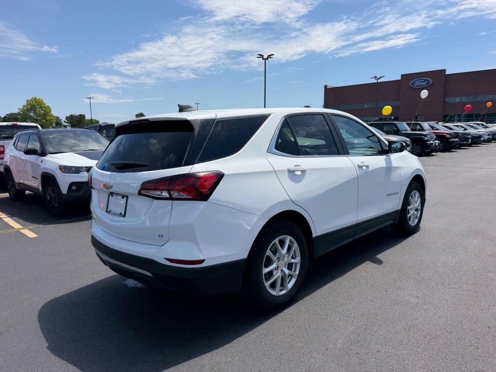 Chevrolet Equinox Vehicle Full-screen Gallery Image 03