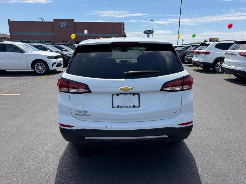 Chevrolet Equinox Vehicle Full-screen Gallery Image 04