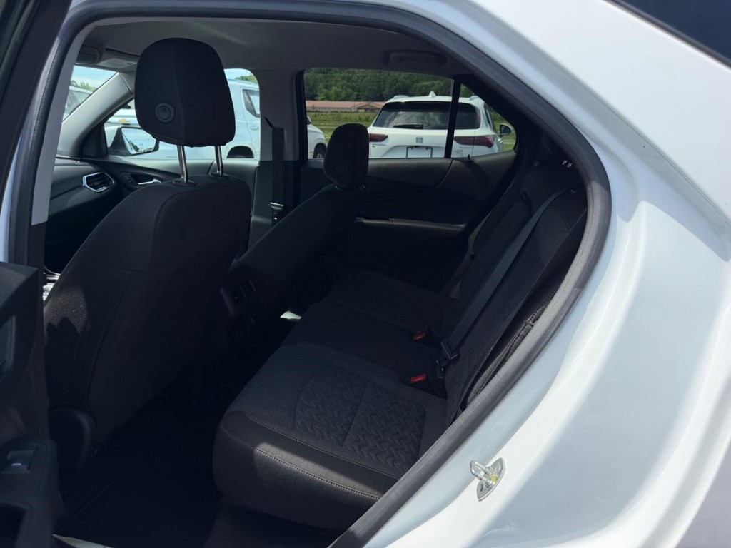 Chevrolet Equinox Vehicle Full-screen Gallery Image 10
