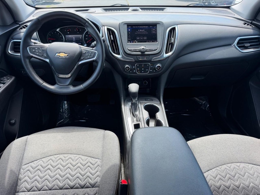Chevrolet Equinox Vehicle Full-screen Gallery Image 11