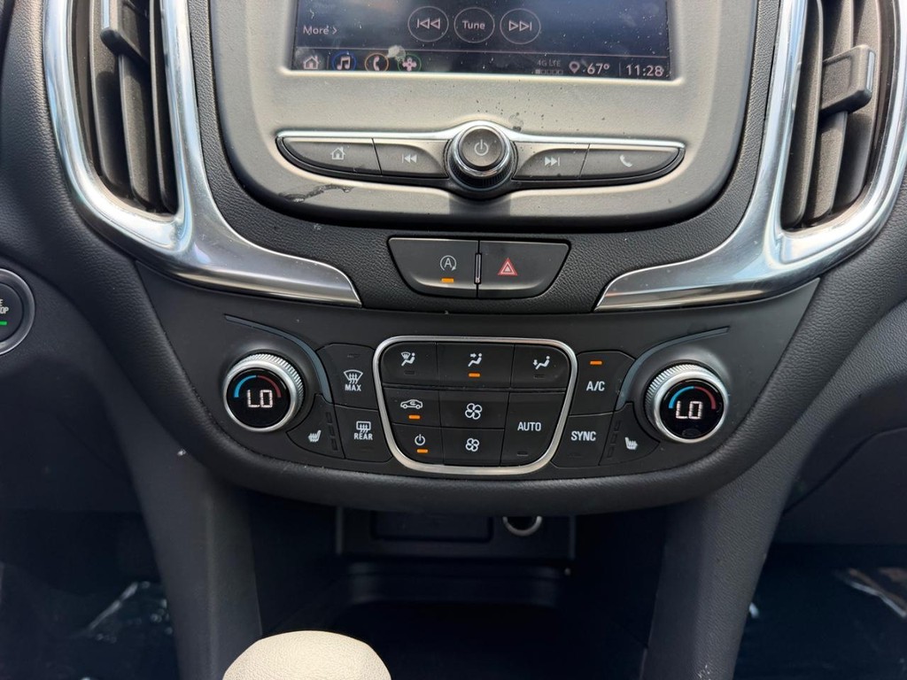 Chevrolet Equinox Vehicle Full-screen Gallery Image 17