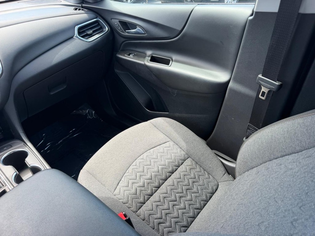 Chevrolet Equinox Vehicle Full-screen Gallery Image 19