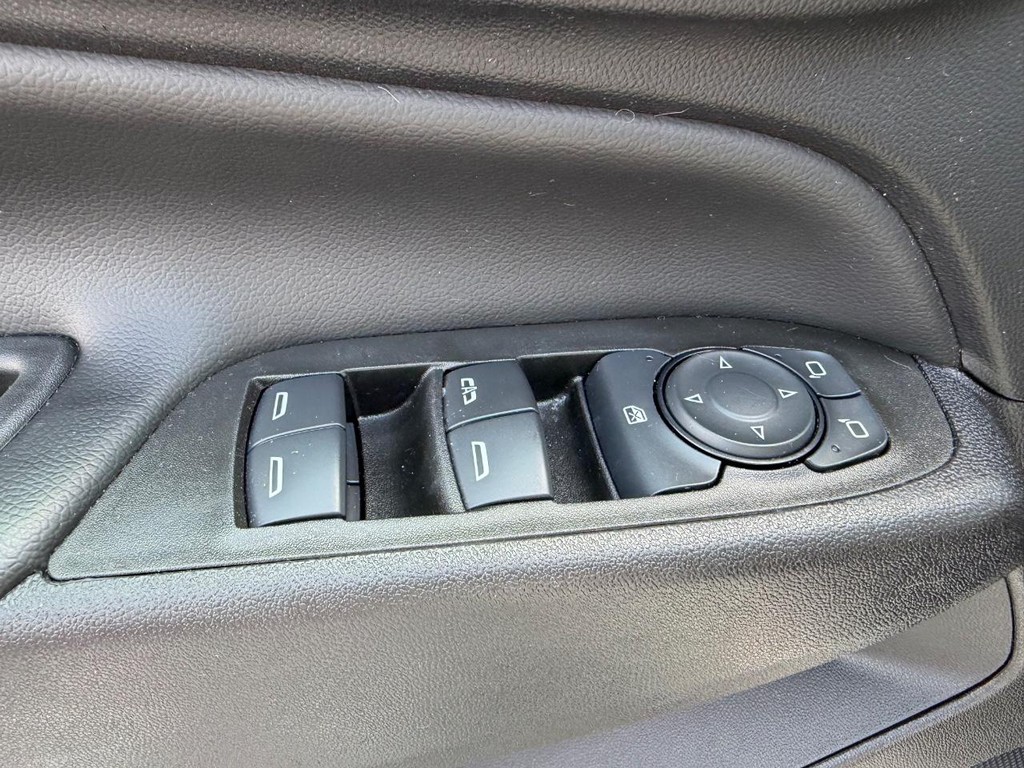 Chevrolet Equinox Vehicle Full-screen Gallery Image 20