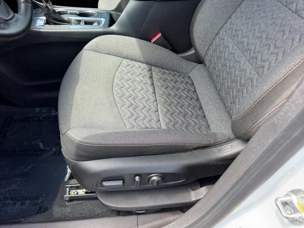 Chevrolet Equinox Vehicle Full-screen Gallery Image 21