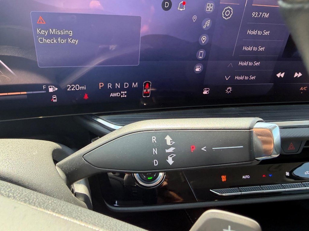 Buick Envision Vehicle Full-screen Gallery Image 14