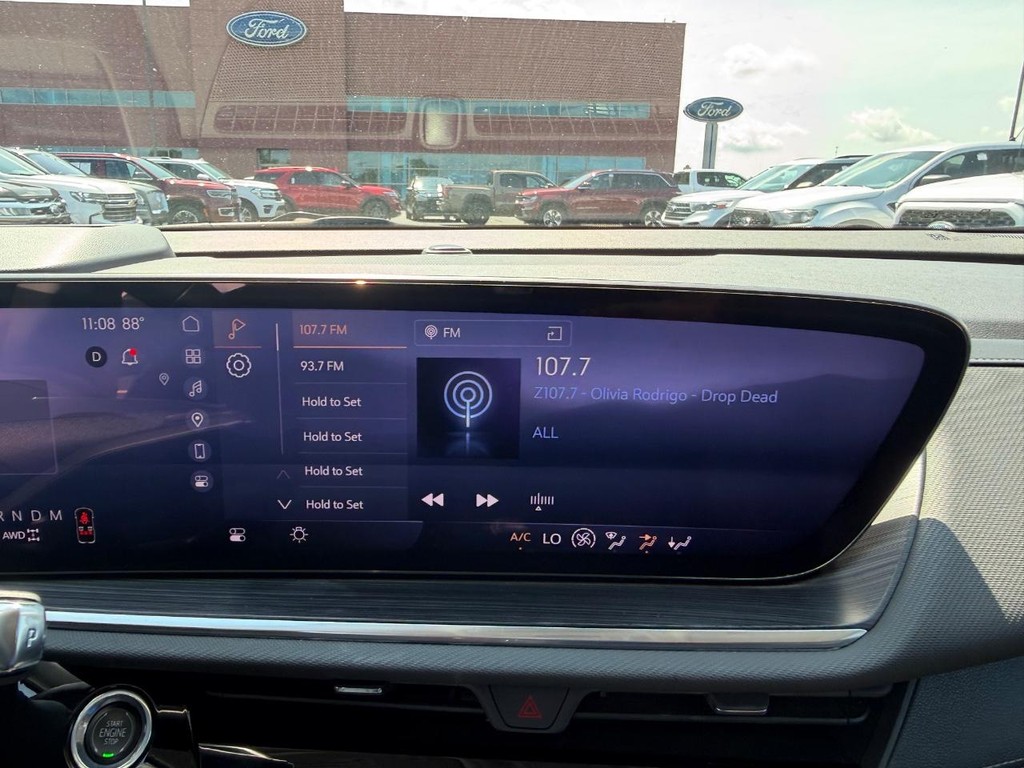Buick Envision Vehicle Full-screen Gallery Image 15