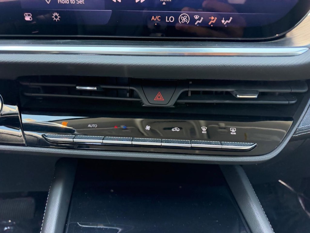 Buick Envision Vehicle Full-screen Gallery Image 16
