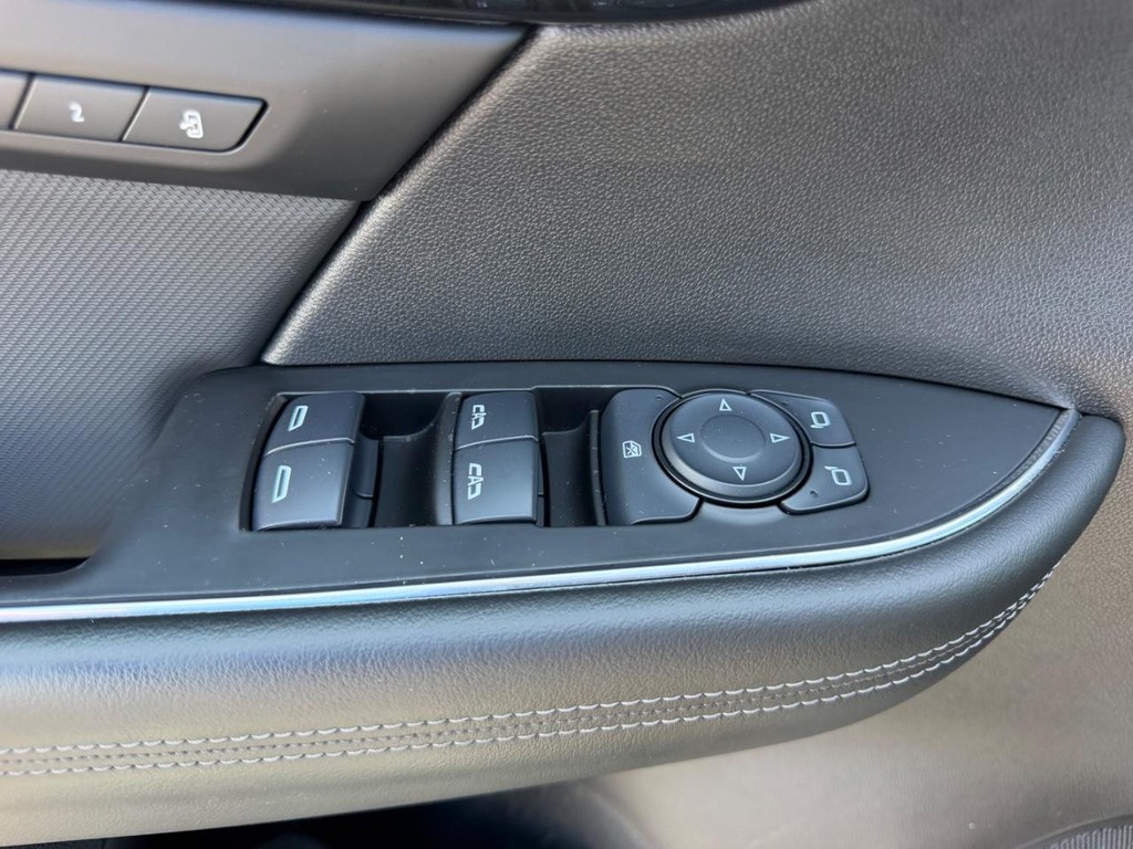 Buick Envision Vehicle Full-screen Gallery Image 18