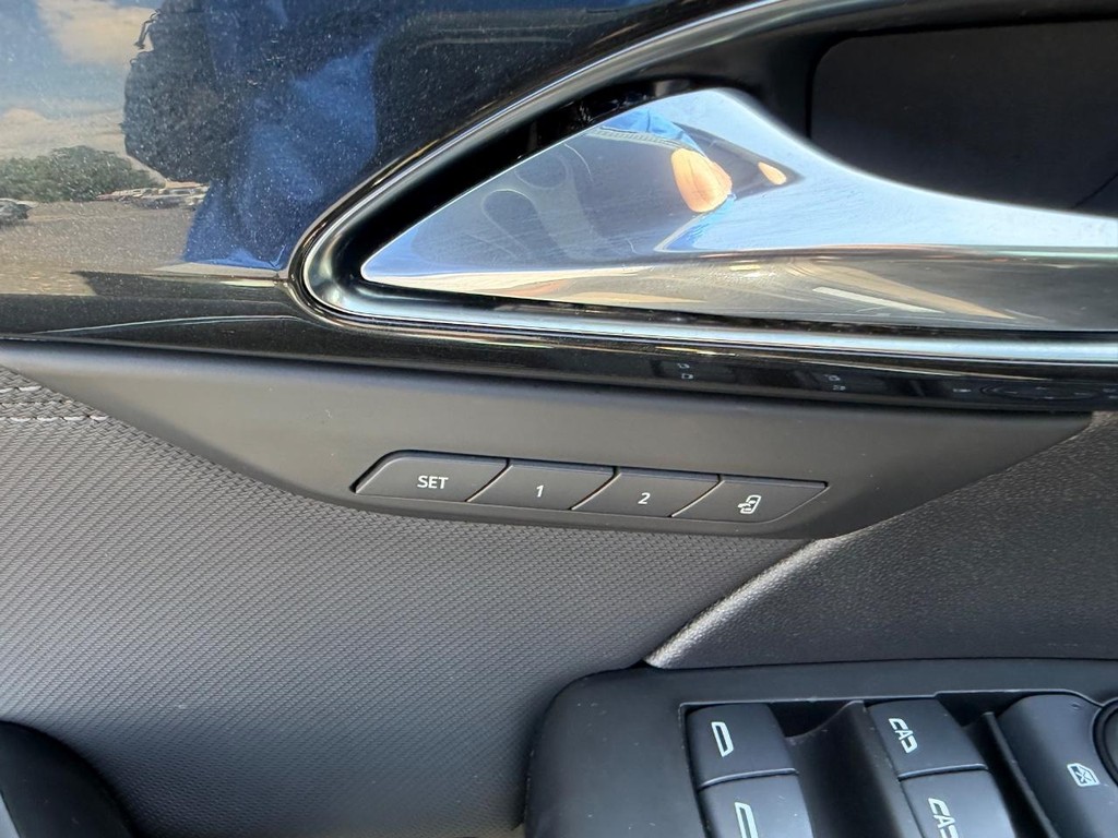 Buick Envision Vehicle Full-screen Gallery Image 19