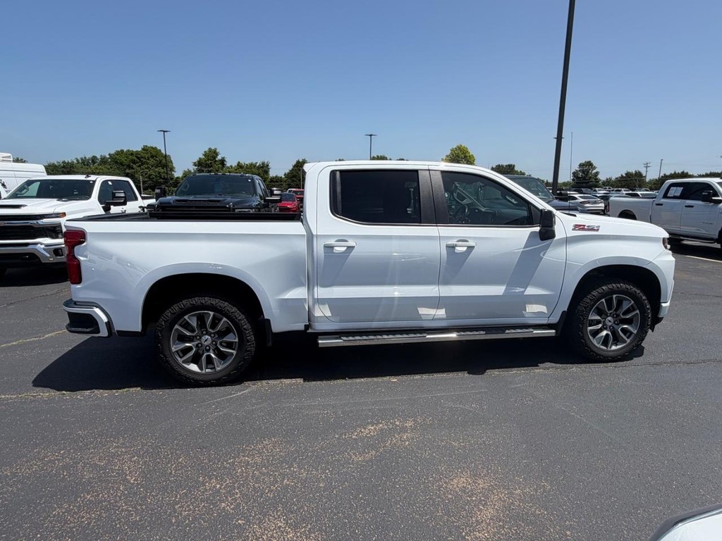 Chevrolet Silverado 1500 Vehicle Full-screen Gallery Image 02