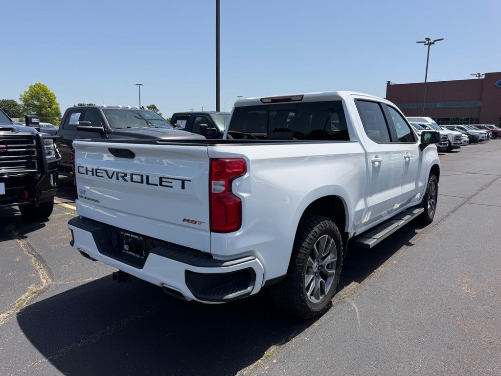 Chevrolet Silverado 1500 Vehicle Full-screen Gallery Image 03