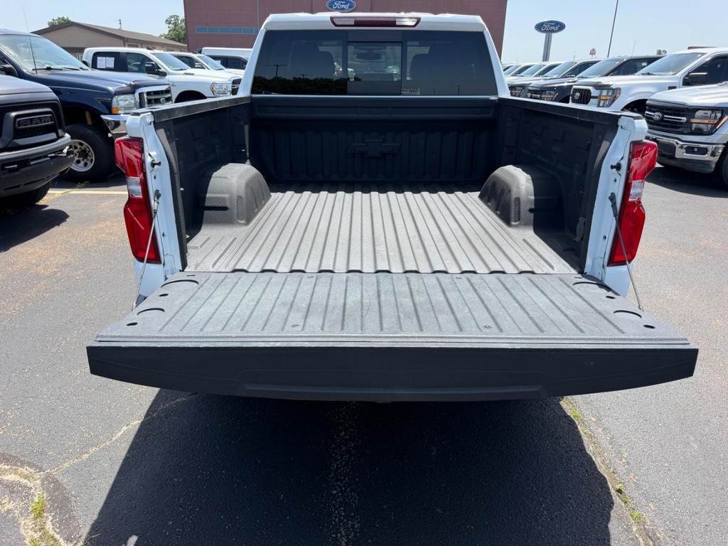 Chevrolet Silverado 1500 Vehicle Full-screen Gallery Image 05