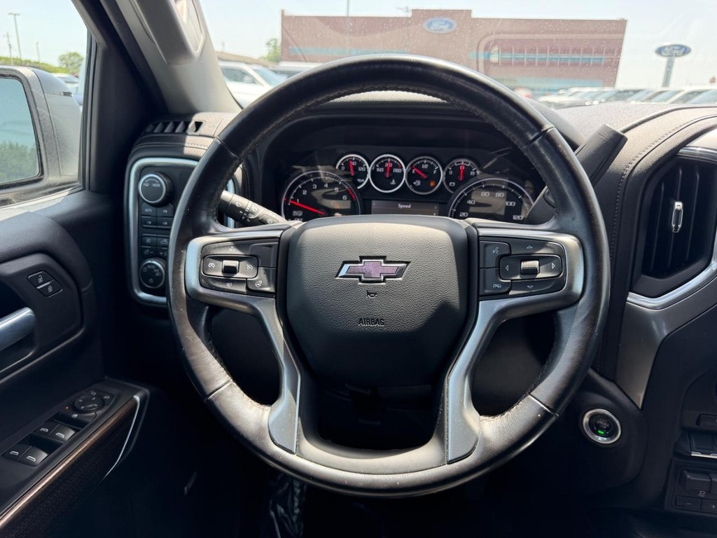 Chevrolet Silverado 1500 Vehicle Full-screen Gallery Image 11