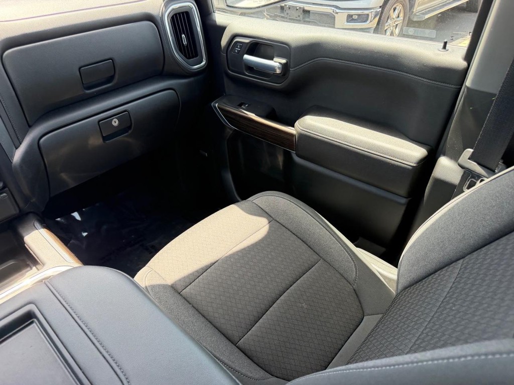 Chevrolet Silverado 1500 Vehicle Full-screen Gallery Image 16