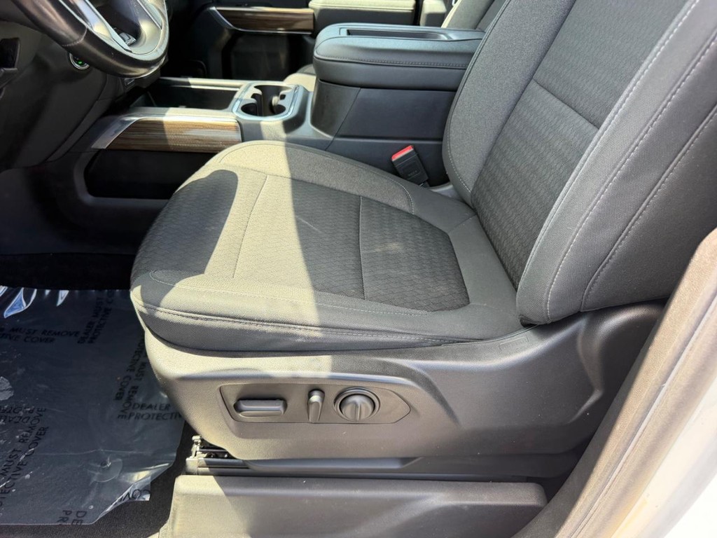 Chevrolet Silverado 1500 Vehicle Full-screen Gallery Image 18