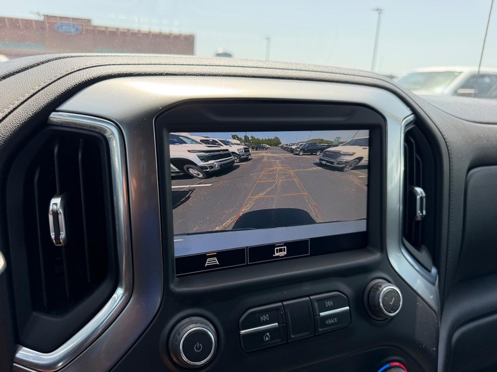 Chevrolet Silverado 1500 Vehicle Full-screen Gallery Image 20