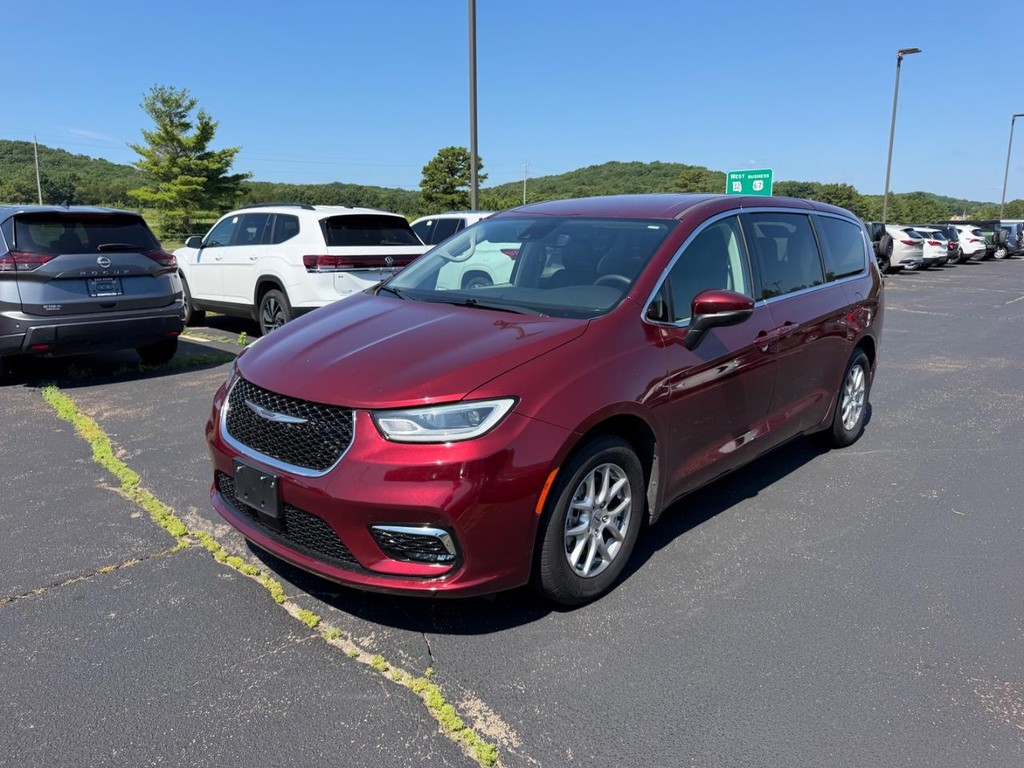 Chrysler Pacifica Vehicle Full-screen Gallery Image 08