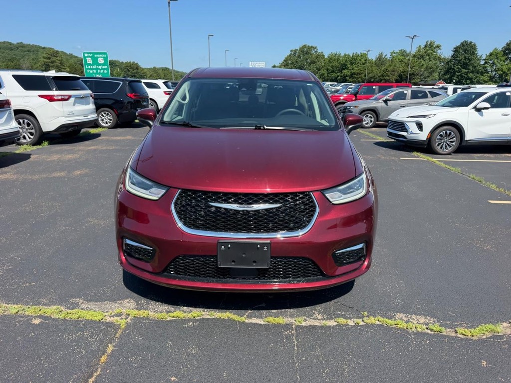 Chrysler Pacifica Vehicle Full-screen Gallery Image 09