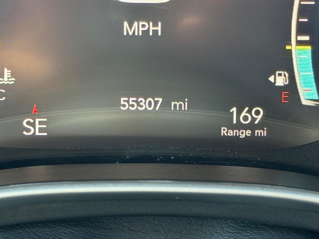 Chrysler Pacifica Vehicle Full-screen Gallery Image 24