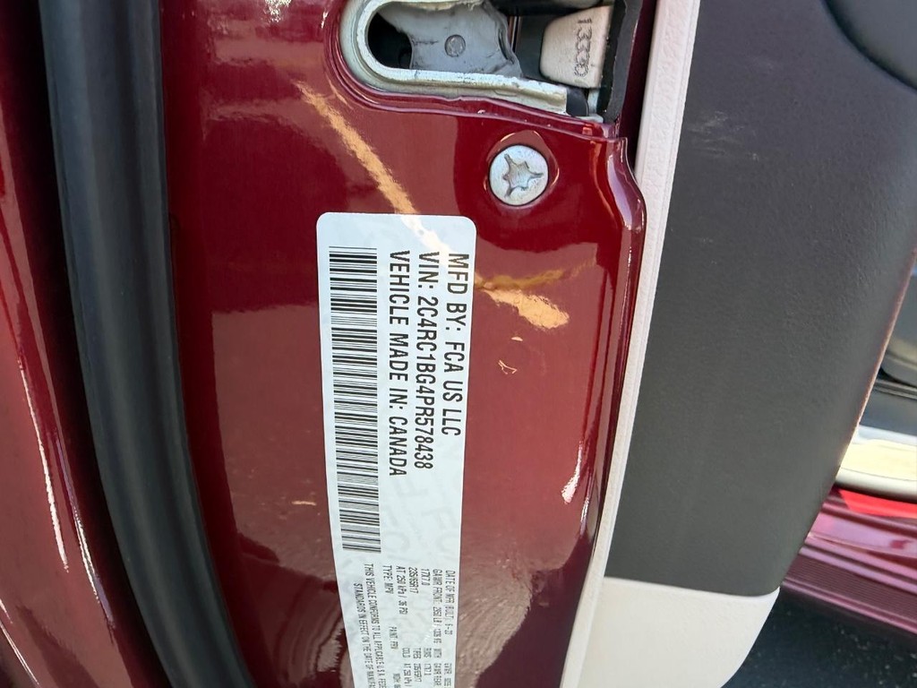 Chrysler Pacifica Vehicle Full-screen Gallery Image 26