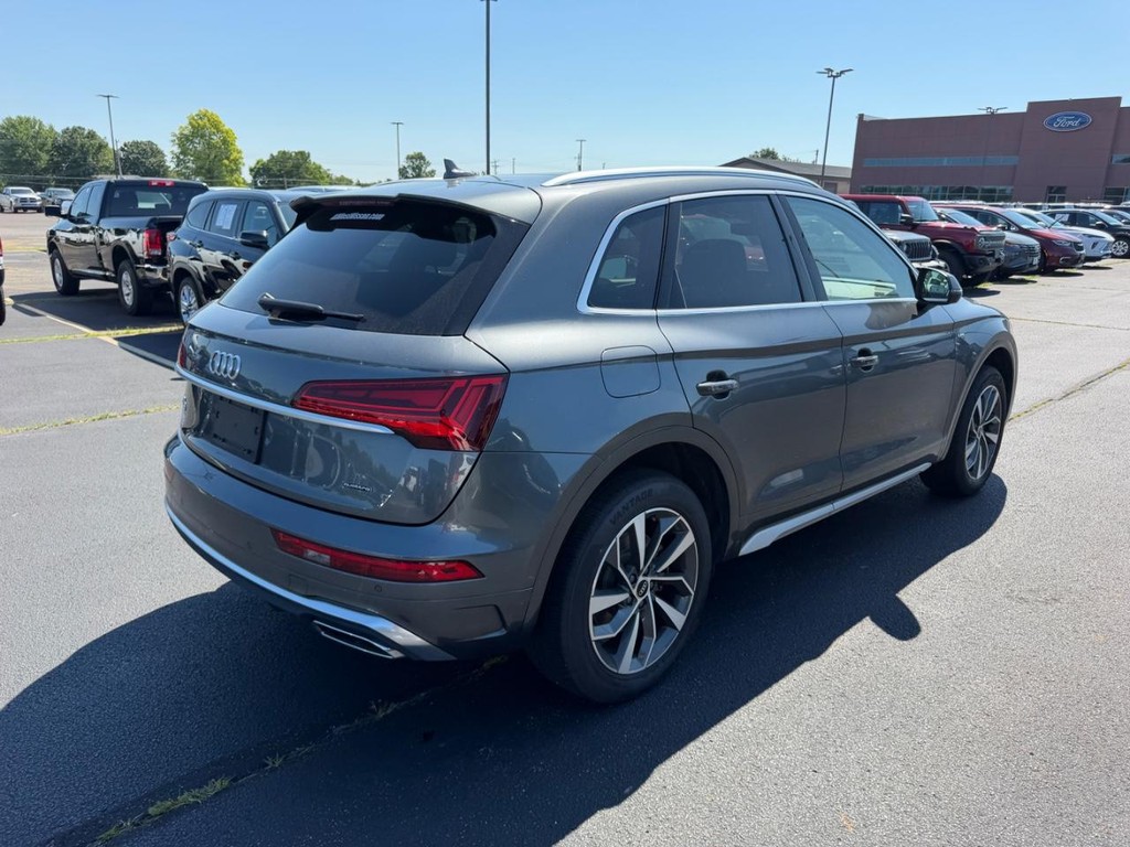 Audi Q5 Vehicle Full-screen Gallery Image 03