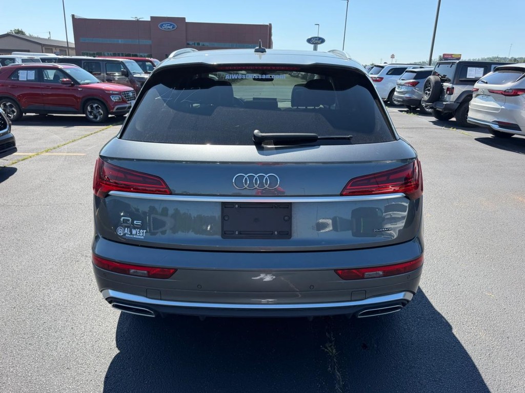 Audi Q5 Vehicle Full-screen Gallery Image 04