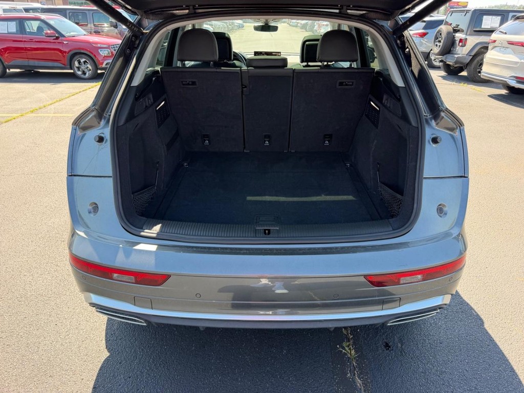 Audi Q5 Vehicle Full-screen Gallery Image 05