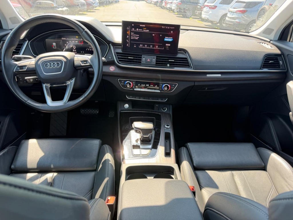Audi Q5 Vehicle Full-screen Gallery Image 13