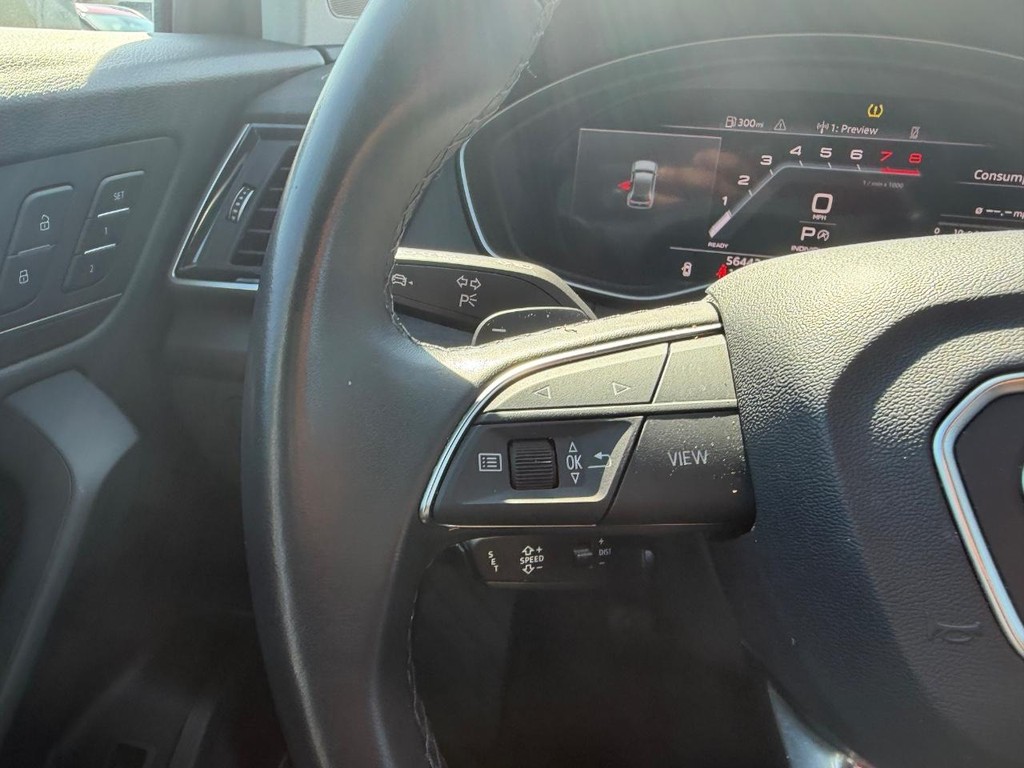 Audi Q5 Vehicle Full-screen Gallery Image 15
