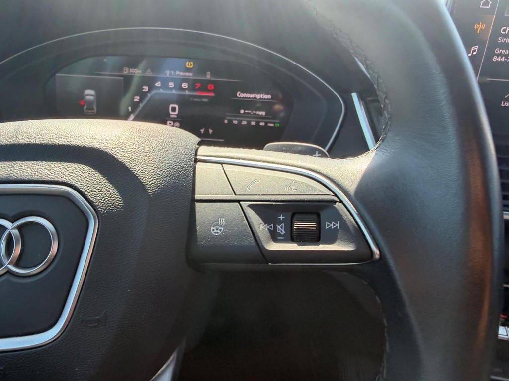 Audi Q5 Vehicle Full-screen Gallery Image 16