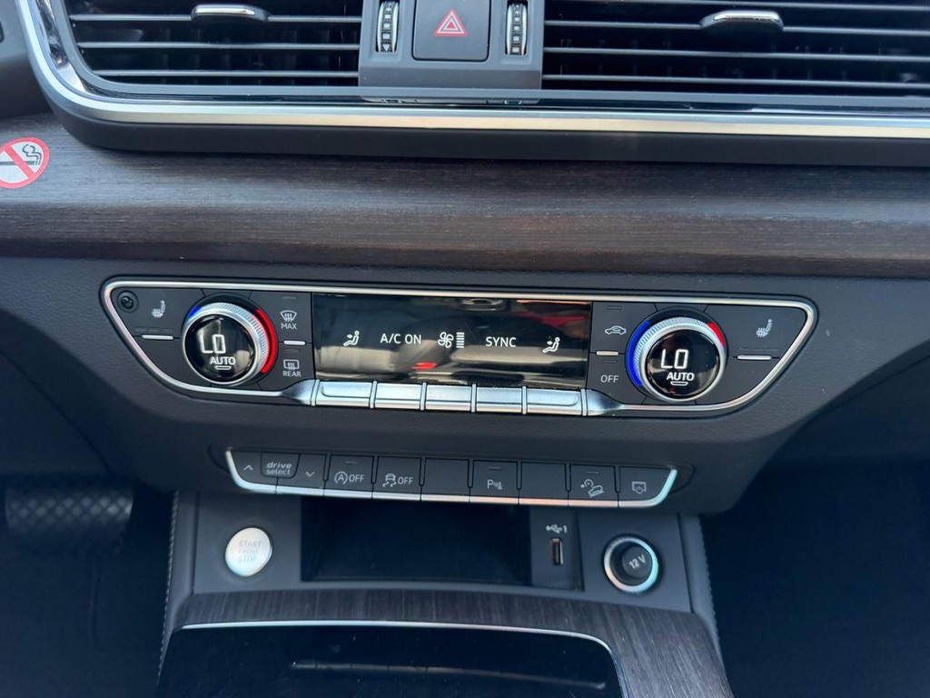 Audi Q5 Vehicle Full-screen Gallery Image 18