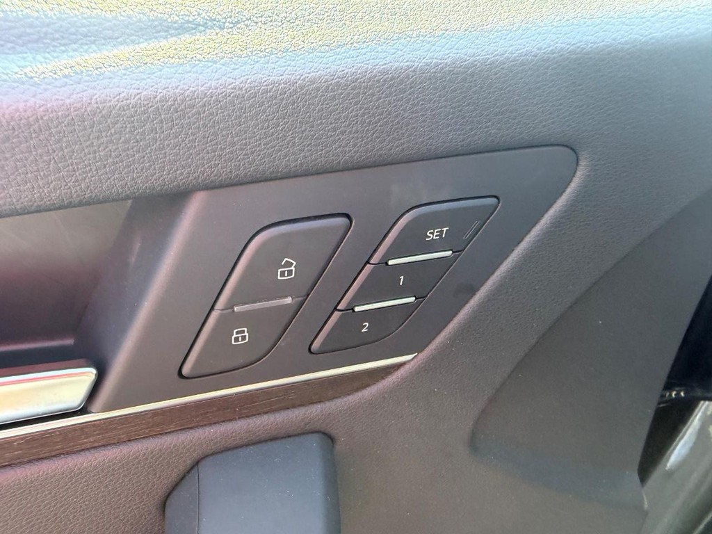 Audi Q5 Vehicle Full-screen Gallery Image 22