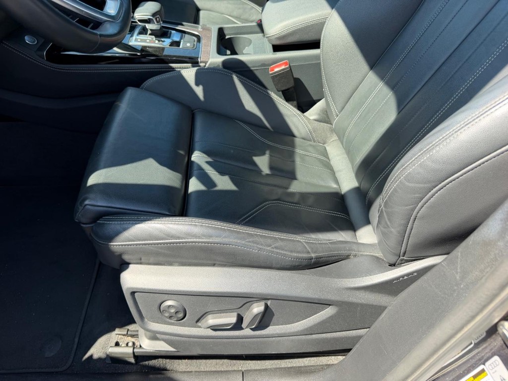 Audi Q5 Vehicle Full-screen Gallery Image 23