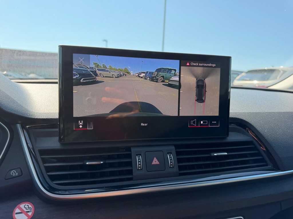 Audi Q5 Vehicle Full-screen Gallery Image 25
