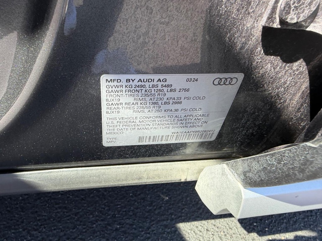 Audi Q5 Vehicle Full-screen Gallery Image 26