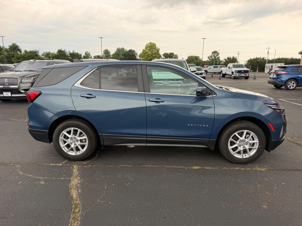 Chevrolet Equinox Vehicle Full-screen Gallery Image 02